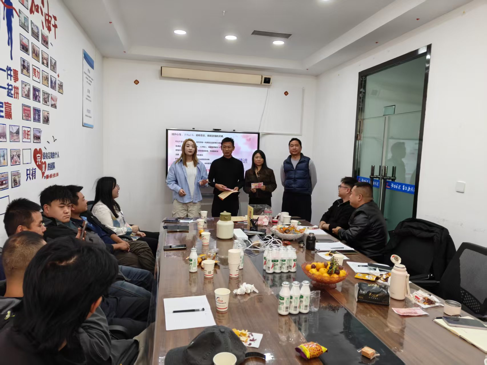 复盘谋新，聚力前行！西藏强力商贸召开8月月度总结会